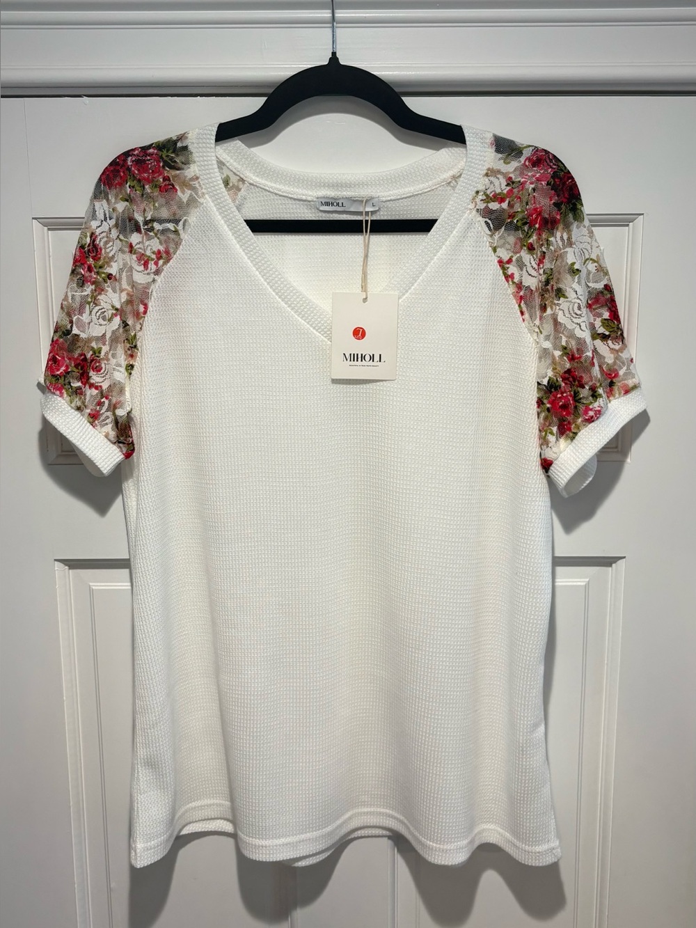 NWT MIHOLL LARGE White V-Neck Short Sleeve Top with Floral Lace Raglan Sleeves